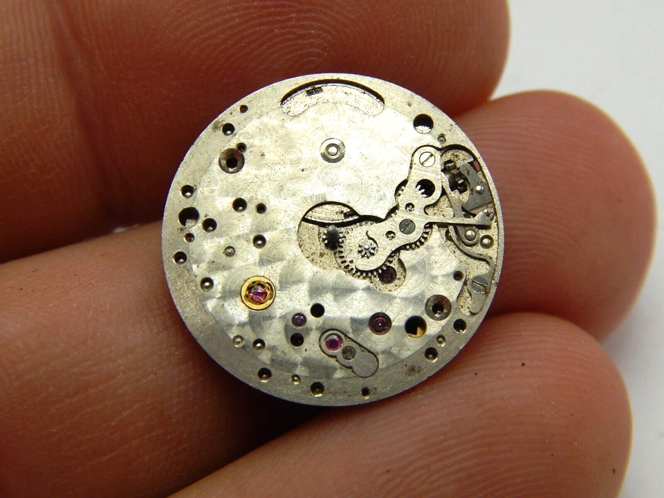Vintage Jaeger-LeCoultre watch movement cal K 818 / 1C Good Balance - Image 2 of 4