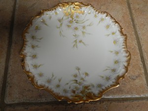ANTIQUE ELITE LIMOGES FRANCE HAND PAINTED WHITE DAISY PLATE