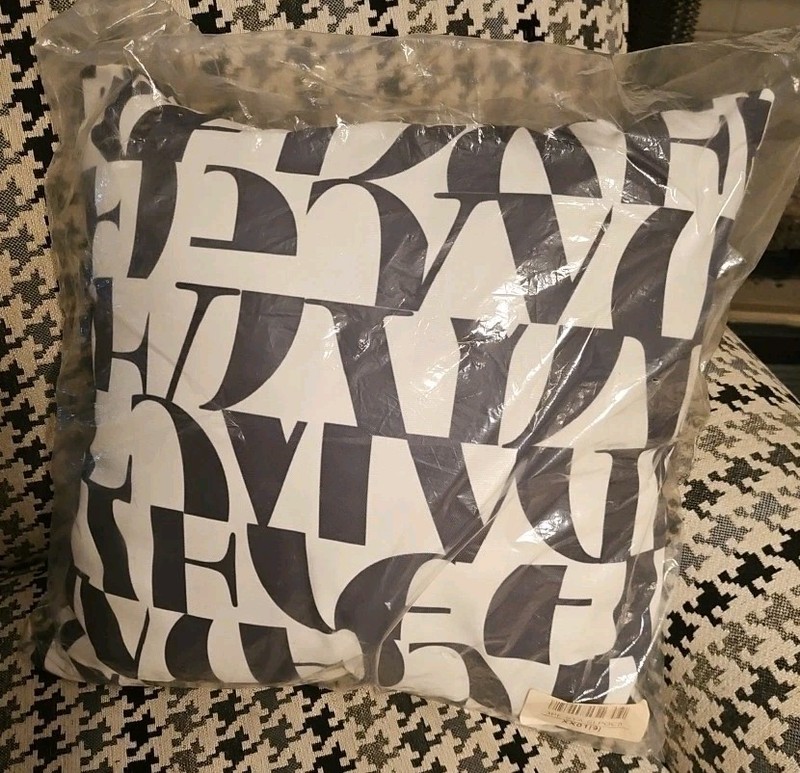 3PF-SYA-SLPGC8 Surya 18" x 18" Knife Edge Logo Art Throw Pillow NEW & NIP!