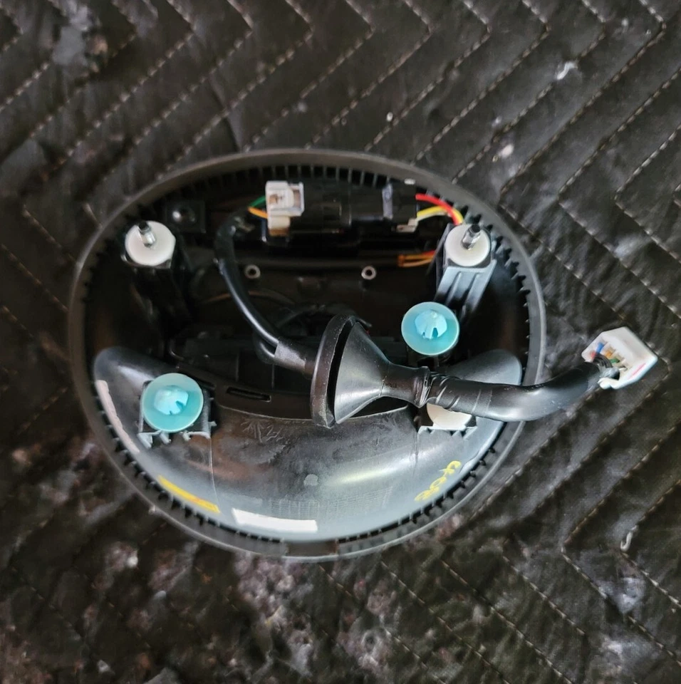 2012-17 Hyundai Veloster Genuine Tailgate Garnish w/Rear View Camera - Image 4 of 4