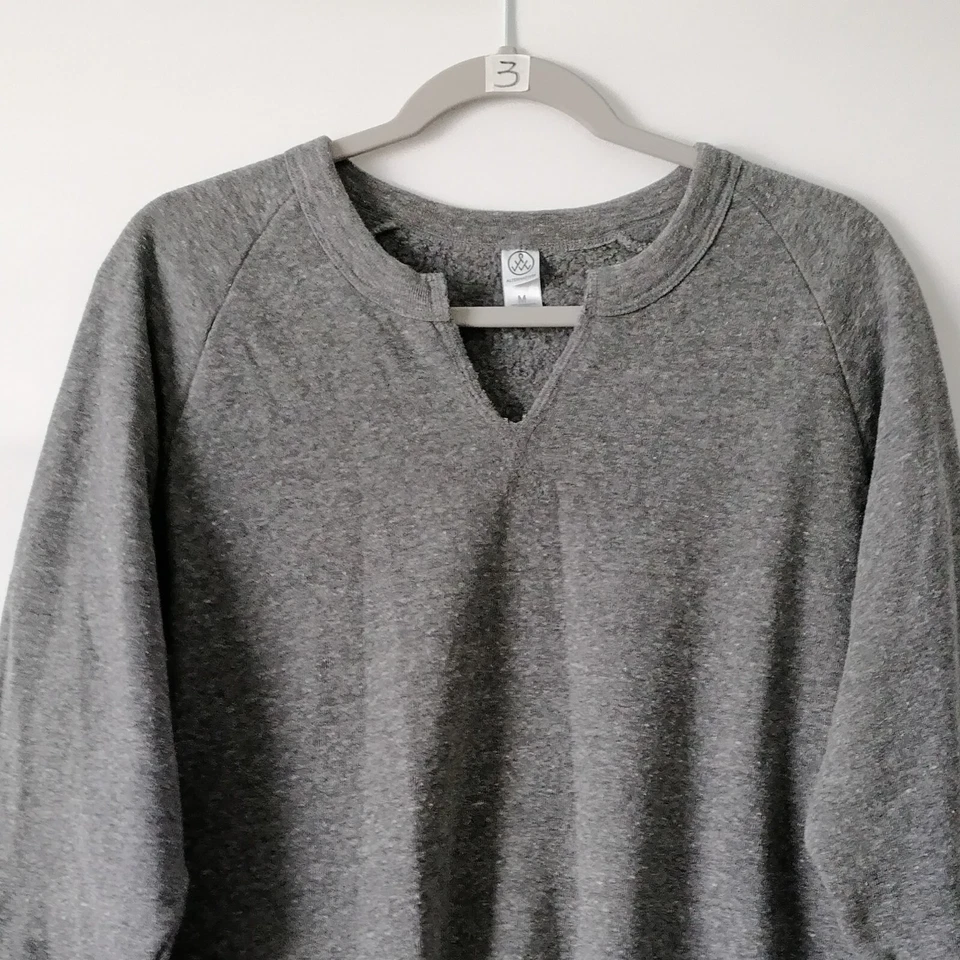 Blusa redonda básica manga enrollable cuello en V gris alternativa para mujer talla M Foto 2 de 4