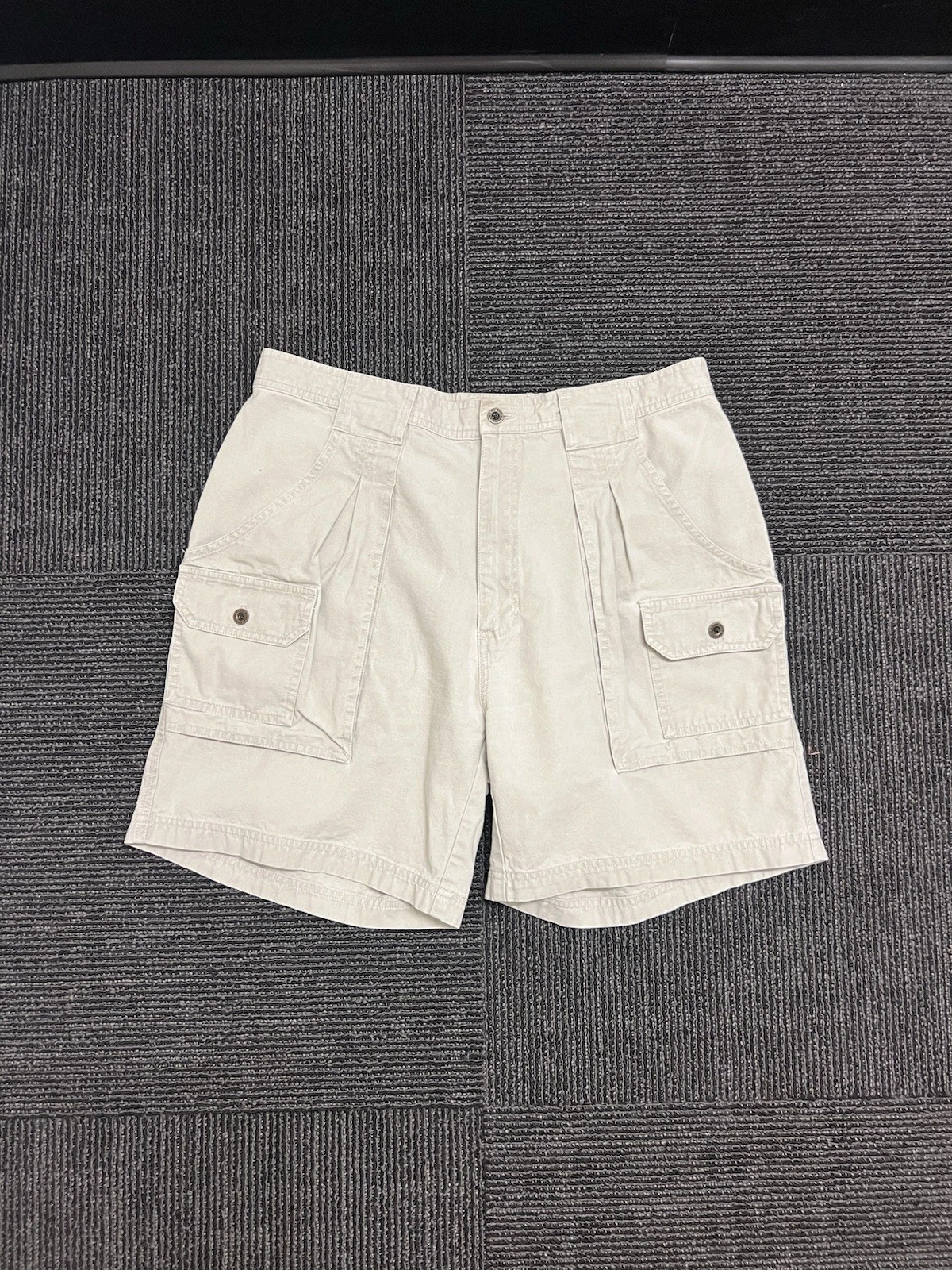 Vintage Eddie Bauer Hiking/ Utility Shorts Tan Size 36