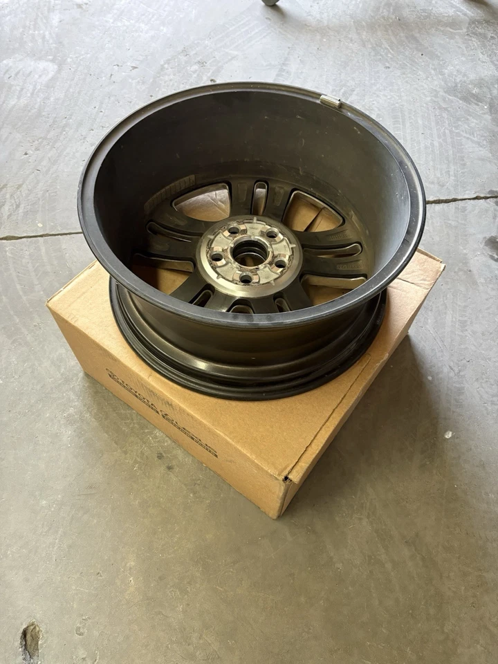 2021-2025 Toyota Sienna 18X7½" Aluminium Alloy Wheel Rim 4260D-08020 *Gouges - Image 4 of 4