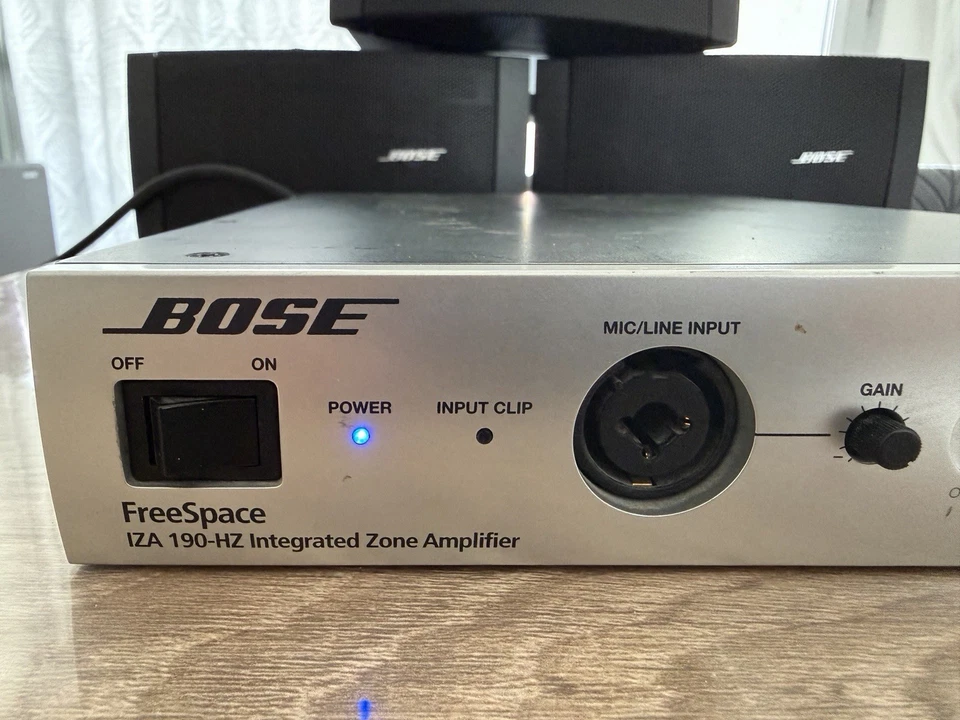 Bose FreeSpace IZA 190-HZ Amplificateur sono DJ, entrée analogique, flight case - Photo 2/4