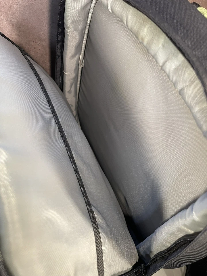 Lowepro CompuDaypack Camera Bag Laptop Backpack Rucksack Daypack bag- Small rip - Image 4 of 4