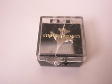General Dynamics F-16 Fighter Bomber Airplane Vintage Tie Tack Lapel Pin in box
