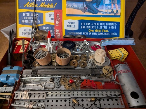 COMPLETE LATE 50'S 8 1/2 SET A.C. GILBERT ERECTOR SET GOOD CONDITION W/ROCKET - Picture 5 of 5