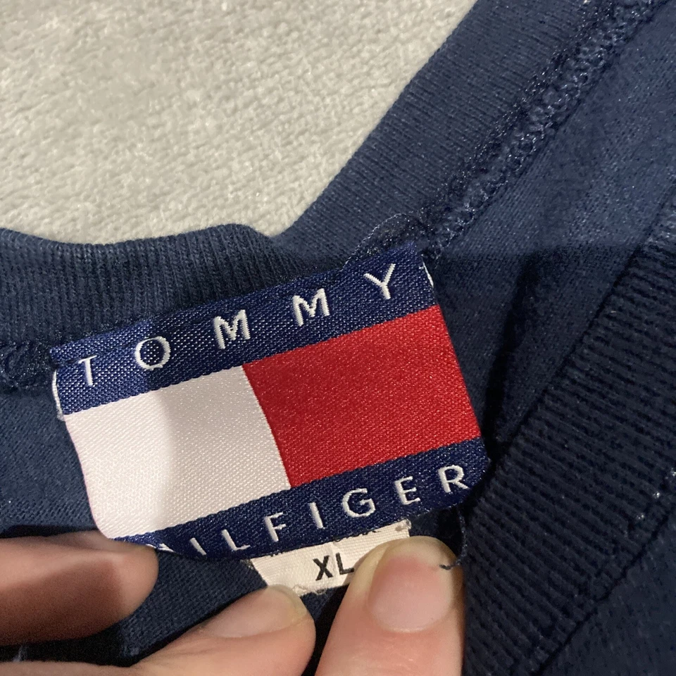 Vintage Tommy Hilfiger Outdoor Expedition T Shirt Size XL Made in USA Spell Out Foto 3 de 4