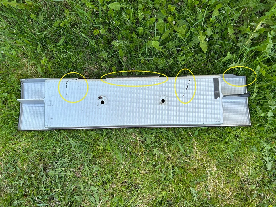 Volvo 740 760 REAR REFLECTOR DECOR PANEL LICENSE PLATE HECKBLENDE 1985 - 1989 - Image 2 of 4