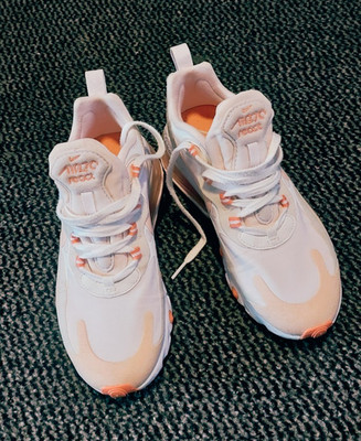 Nike Air Max 270 React Unisex Kinder Sneaker Low Top Weiß/Orange EU 37,5