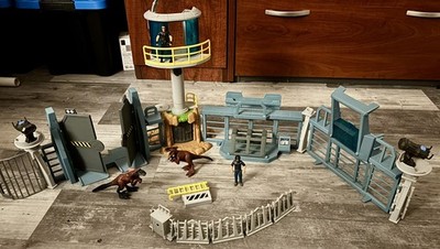 Jurassic World Dominion Outpost Chaos Playset with Figures incomplete