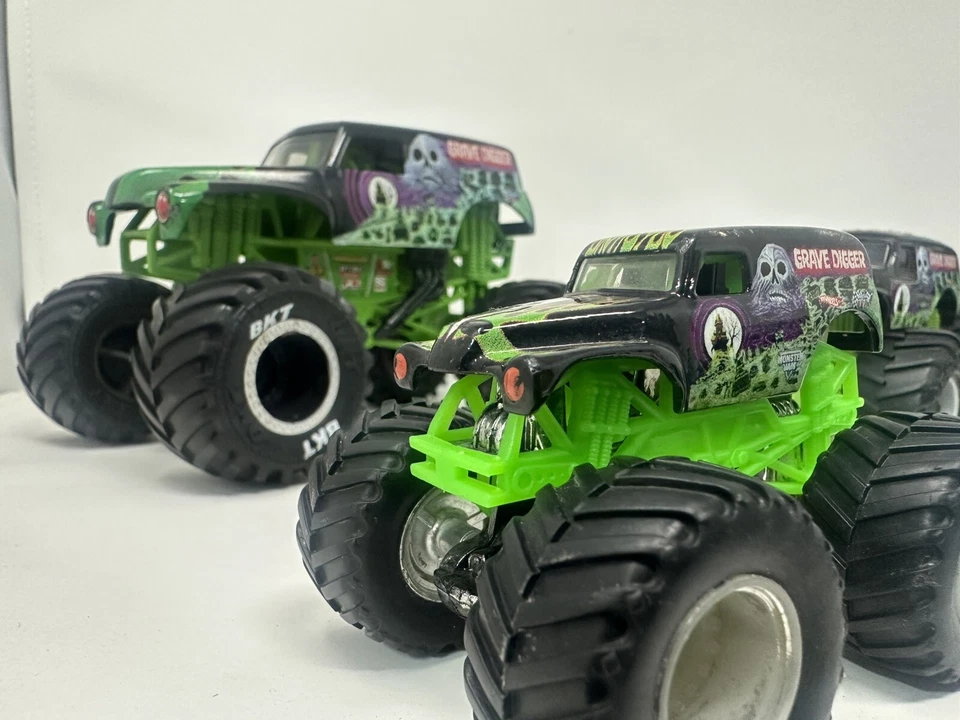 Hot Wheels Monster Truck Lot Of 6 Grave Digger 1:64 1:24 Son-Uva Digger - Image 4 of 4