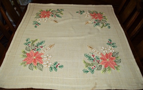 THE PERFECT BOLD POINSETTIA FOR CHRISTMAS! VINTAGE GERMAN HAND EMB TABLECLOTH - Picture 8 of 8