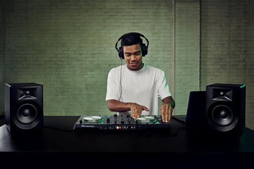 The Next Beat by Tiësto DJ Controller & Decks, DJ Mixer For Beginners - Picture 4 of 15
