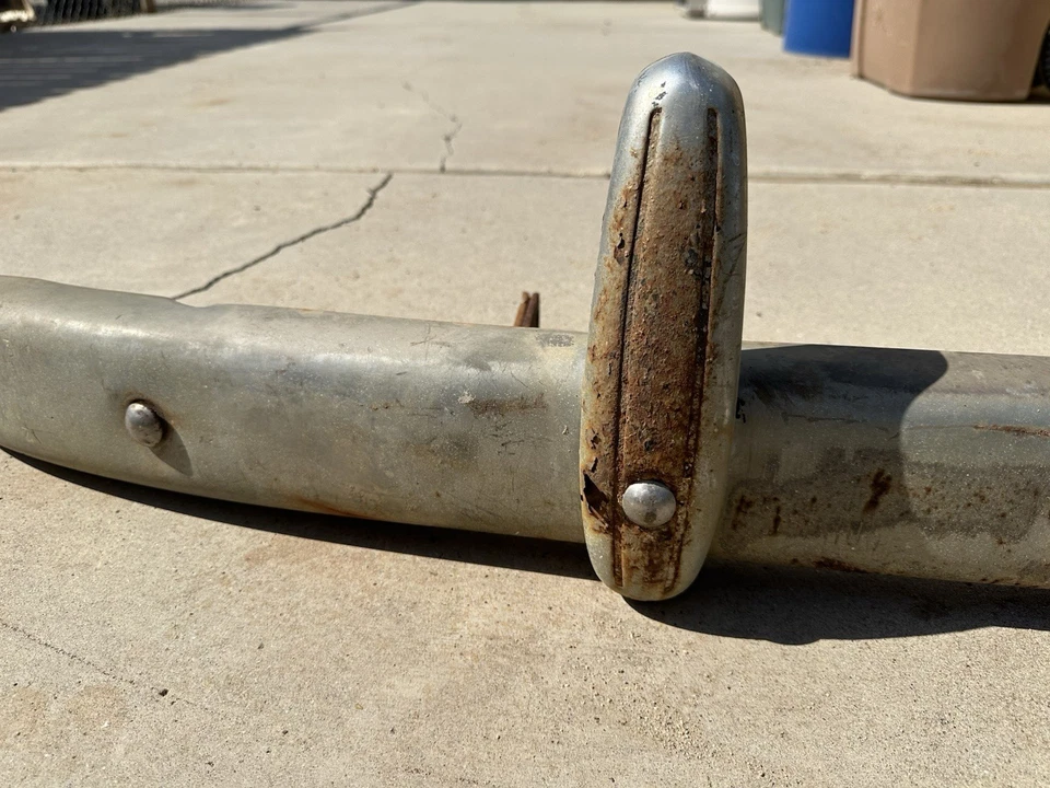 20 世纪 40 年代 - 1960 年代 Willys 吉普车前保险杠 — 第 2/4 张图片