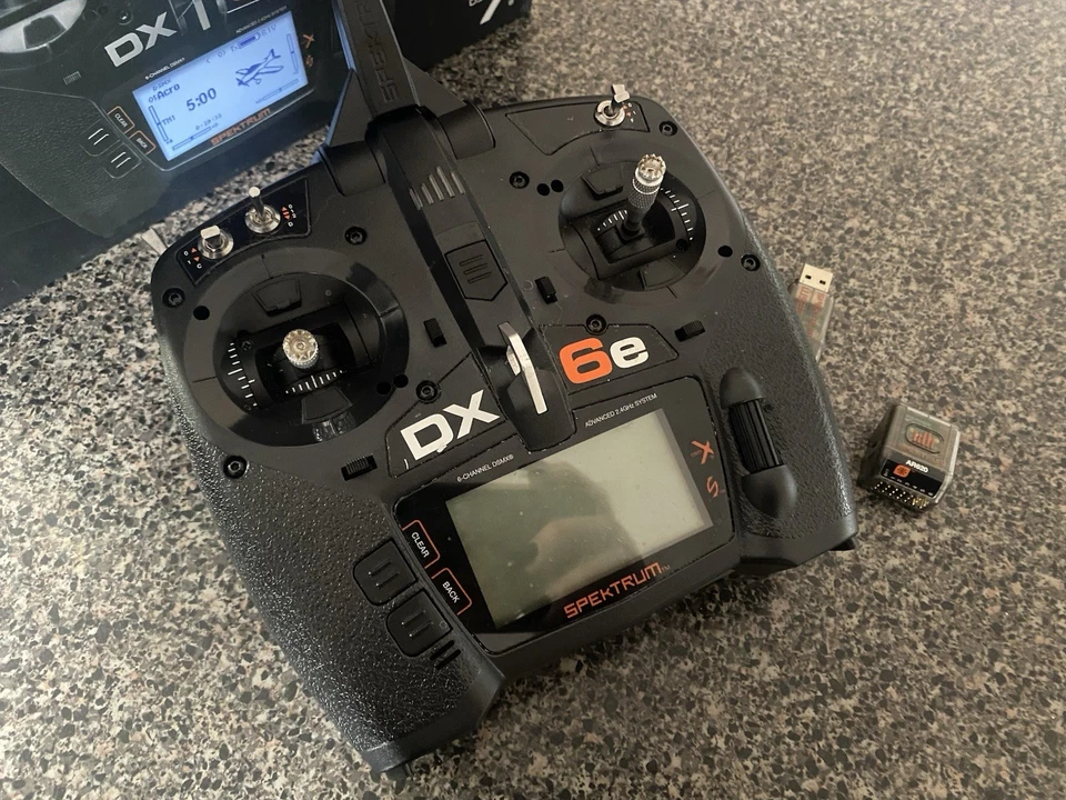 Transmisor Spektrum DX6e - con receptor y dongle USB Foto 2 de 4