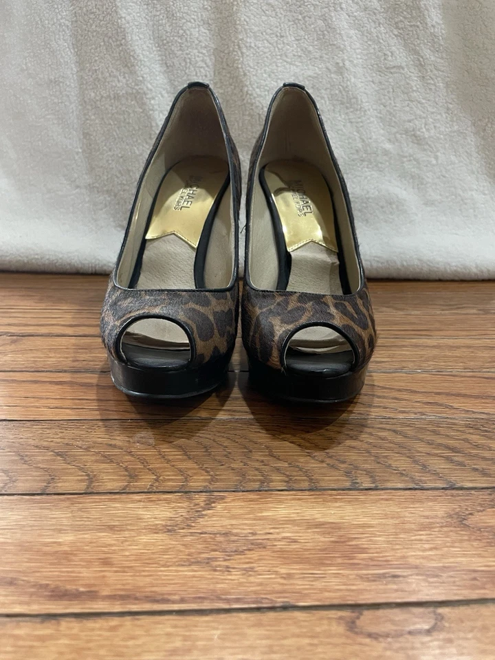 MICHAEL KORS Estampado Becerro Poni Bomba de Pelo Tacones 7.5 Foto 4 de 4