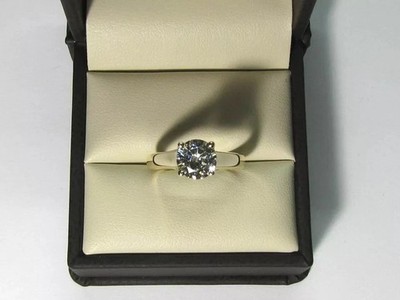 Eleganter Diamant Ring Lab Grown E F VVS Rund 2 Karat 14 Karat Gelbgold IGI CVD