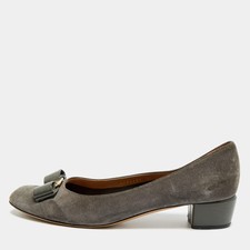 Salvatore Ferragamo Vara Bow Size 40 Grey Patent Leather and Suede Block Heel