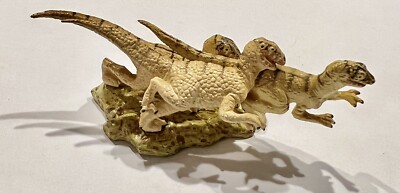 Vintage Carnegie Collection Dinosaur Statue Figure Deinonychus