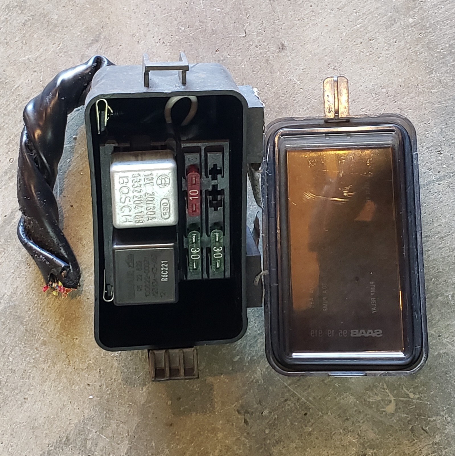 91 92 93 94 1992 SAAB 900 ABS ANTI LOCK BRAKE FUSE BOX RELAYS 2.1L