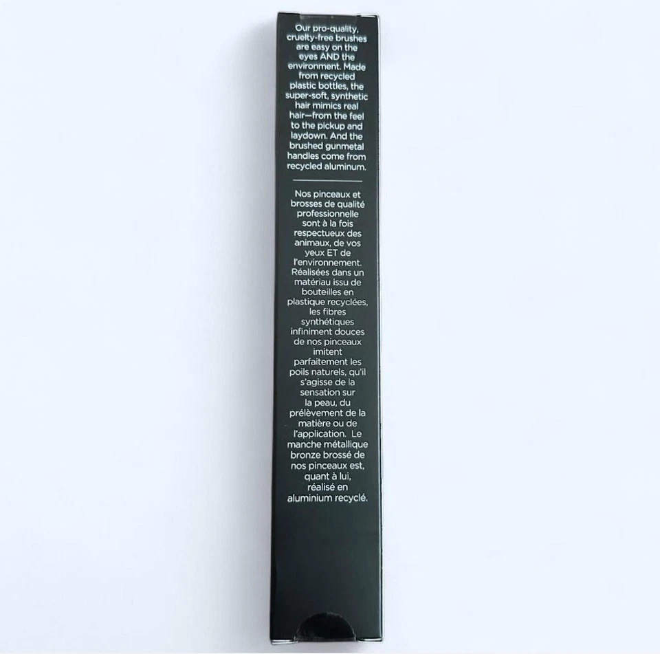 Cepillo en polvo cónico grande Urban Decay Pro F-103 | Enfoque y contorno versátiles Foto 4 de 4