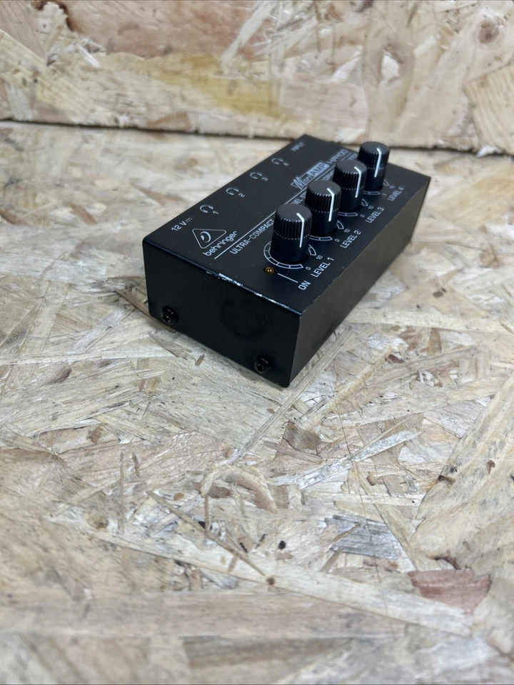 Stereo Headphone Amplifier 4 Channel, Behringer Microamp HA400 - Image 2 of 4