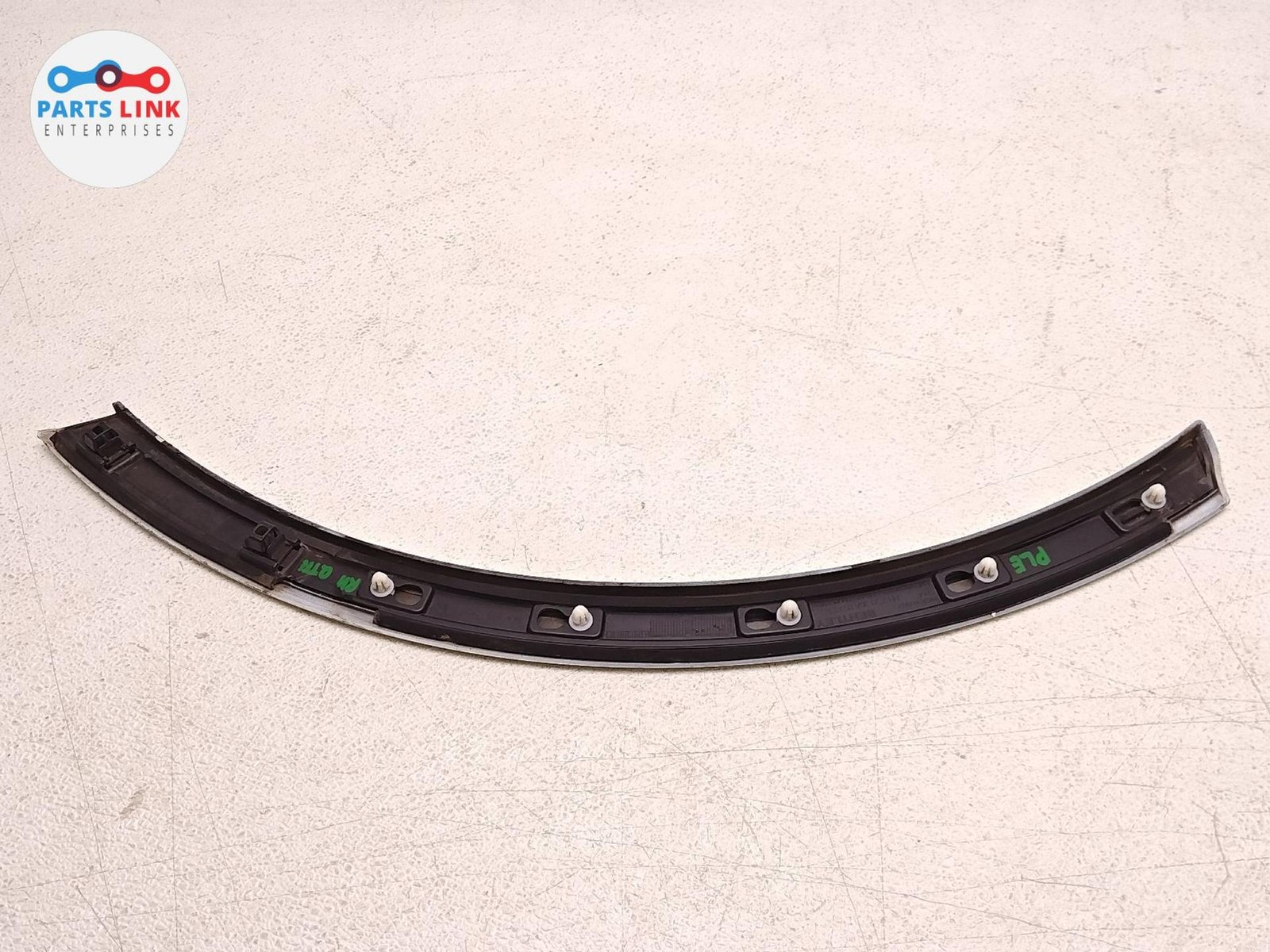 2016-20 BENTLEY BENTAYGA REAR RIGHT FENDER FLARE QUARTER TRIM ARCH MOLDING 636