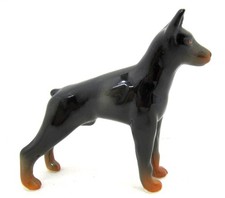 Estatuilla de perro de cerámica Doberman Pinscher pequeña de colección