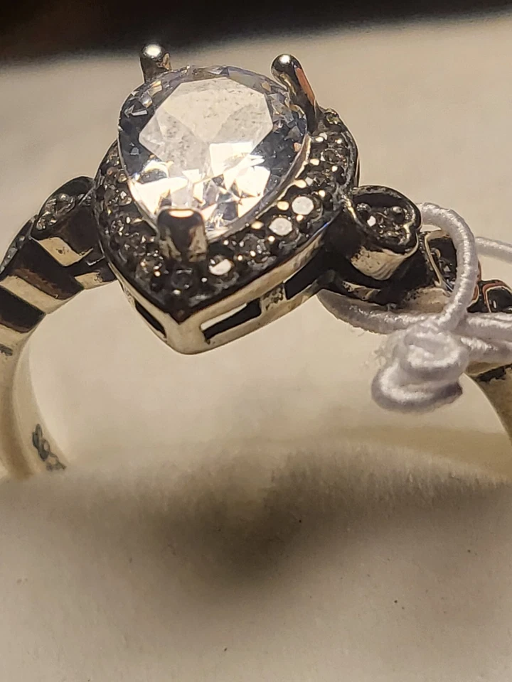 Anello in argento 925 con zirconi E grande Zircone Centrale Mis.16 16,5 Peso3,3 - Immagine 2 di 4