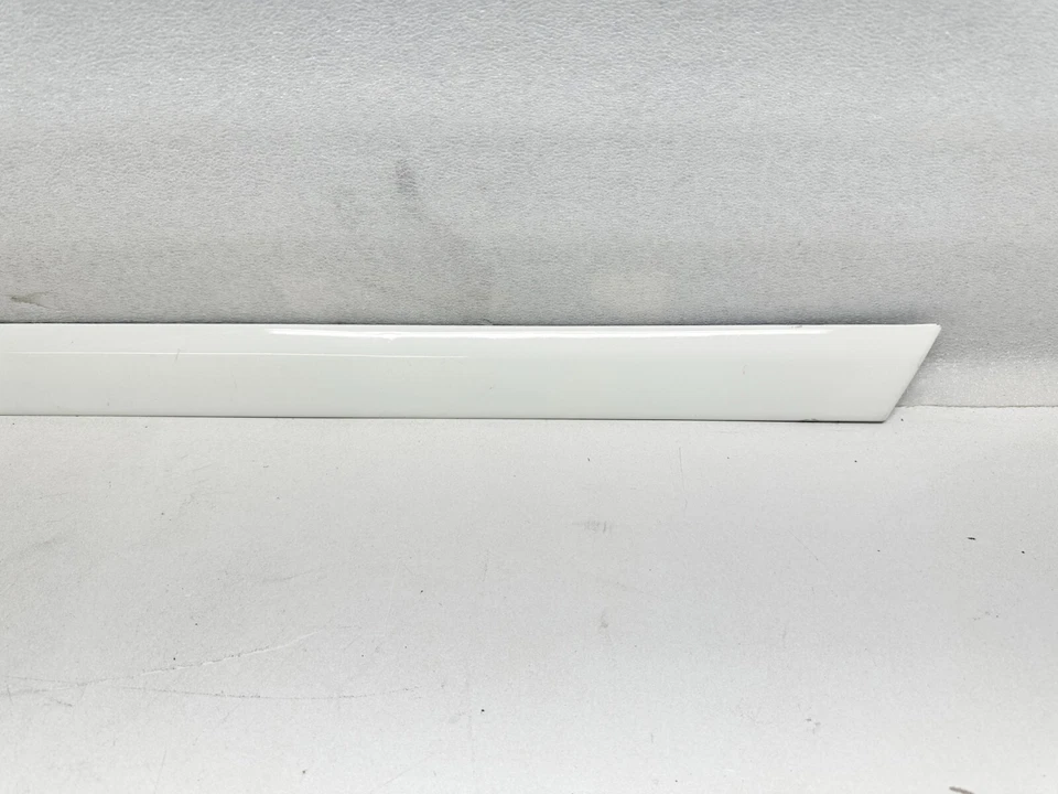 P401154 2002-2004 Audi A6 Quattro puerta trasera moldura lado conductor exterior Foto 3 de 4