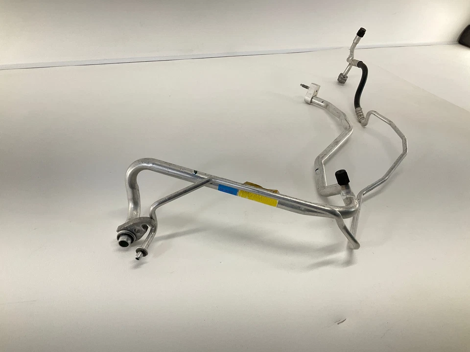 Manguera de succión y acondicionador de aire acondicionado Ford Transit Connect 14-18 Foto 3 de 4