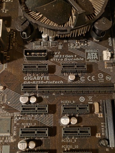 Gigabyte GA-B250-FinTec + Corsair 8 GB DDR4 + Gigabyte GA-Fpanel2 - Afbeelding 2 van 3