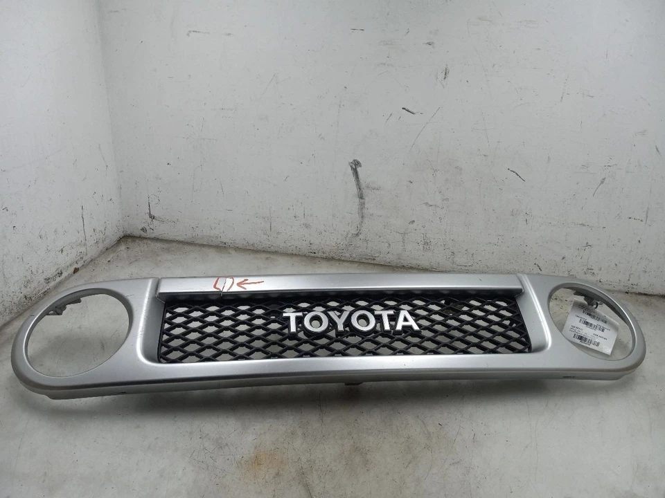 07-14 TOYOTA FJ CRUISER РЕШЕТКА ВЕРХНЯЯ СЕРЕБРИСТАЯ ОБЪЕМНАЯ - Изображение 2 из 4