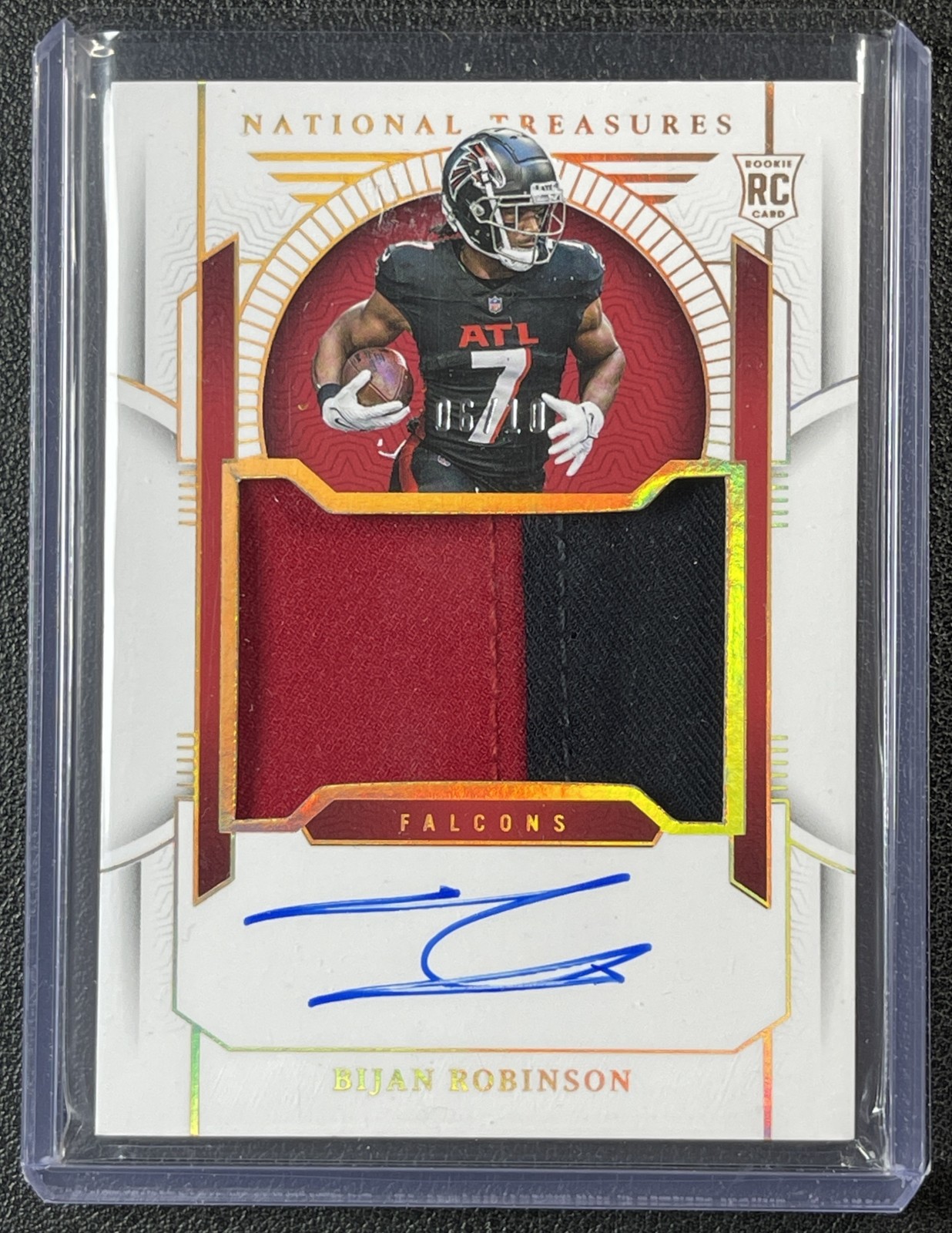 BIJAN ROBINSON 2023 NATIONAL TREASURES #158 ROOKIE HOLO GOLD PATCH AUTO 06/10 RC