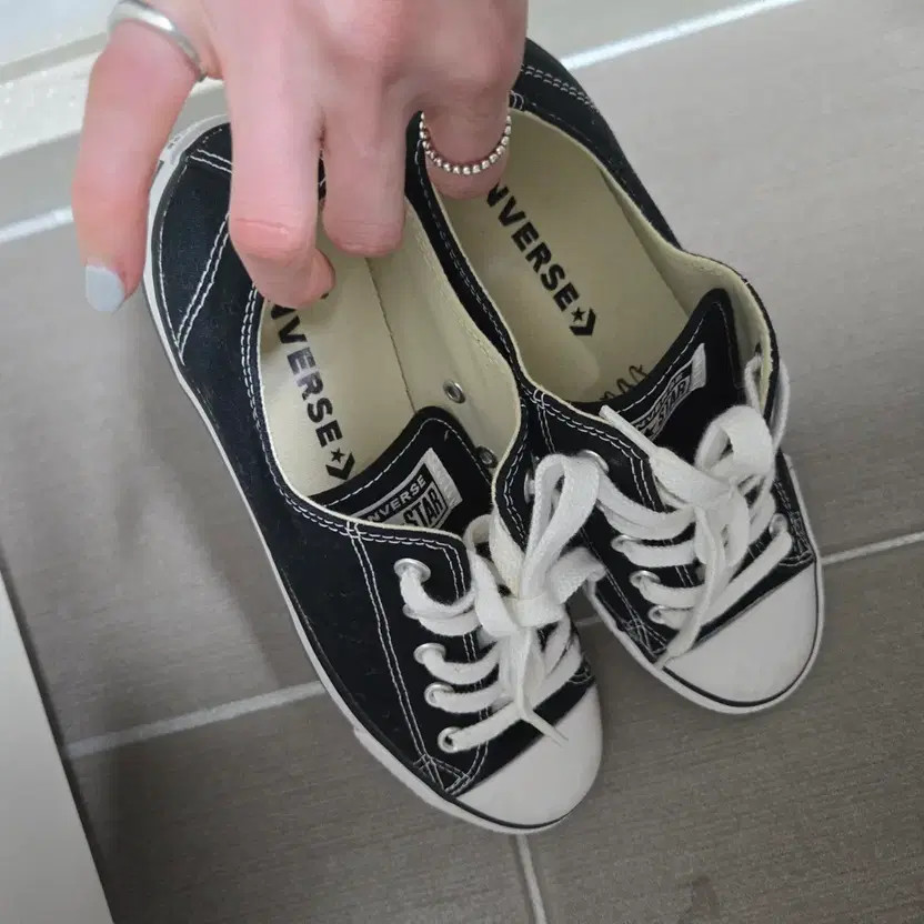 Converse Canvas Low-Top Sneakers Black, Size Unknown thumbnail 4