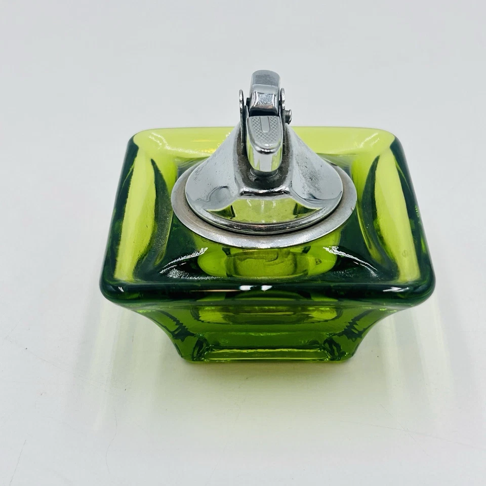 Encendedor de mesa vintage de vidrio verde esmeralda vikingo pequeño cuadrado de 2,5 pulgadas RARO Foto 3 de 4