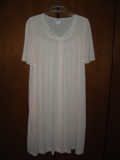 NWT Lorraine M lt pink 100 nylon 6-button robe very nice 13 Vintage