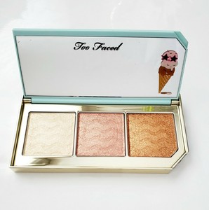 too faced hyper reflective highlighting palette