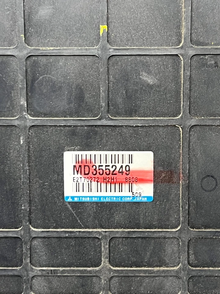 Computadora con motor Mitsubishi Galant 1999 ECM ECU MD355249 OEM (AA 437) Foto 3 de 4