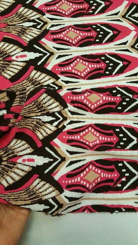 Vestido de tela de rayón challis por yarda negro fucsia Egipto patrón geométrico - Imagen 3 de 12