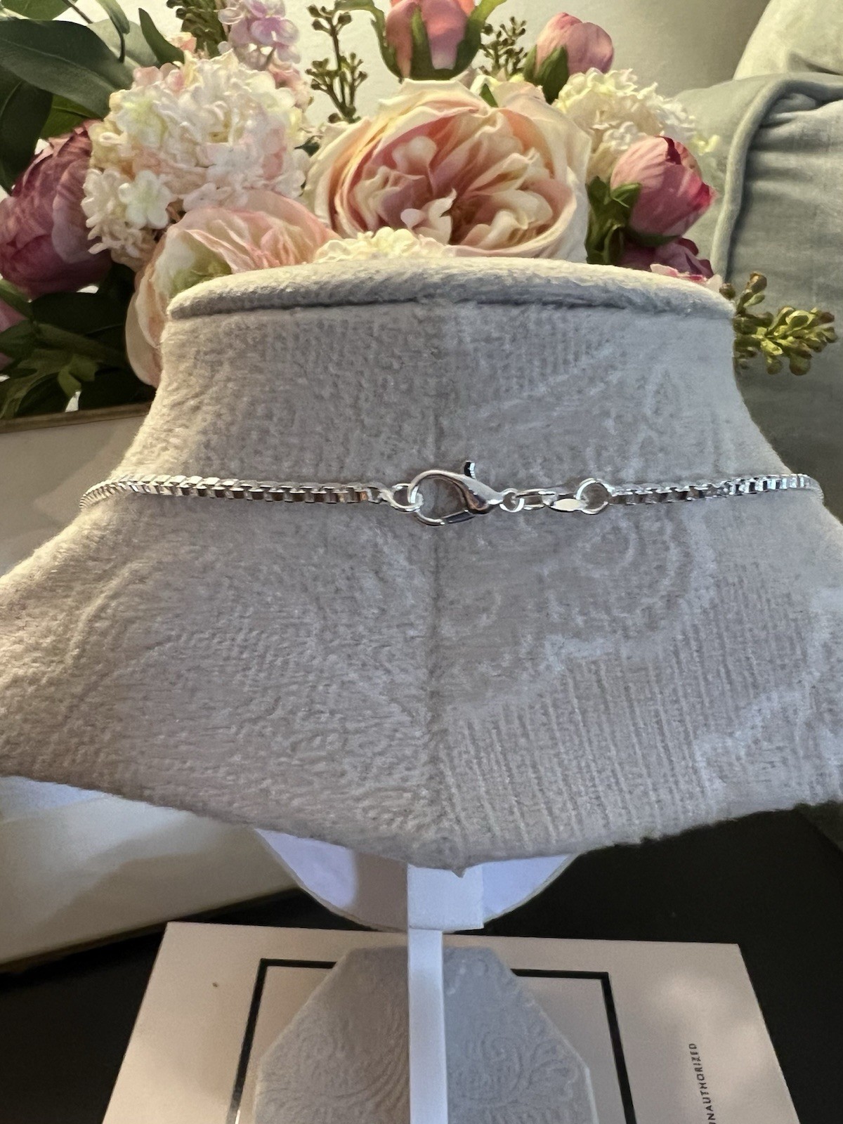 Versace Medusa Medallion Pendant Necklace Silver Tone Pre-Owned thumbnail 6