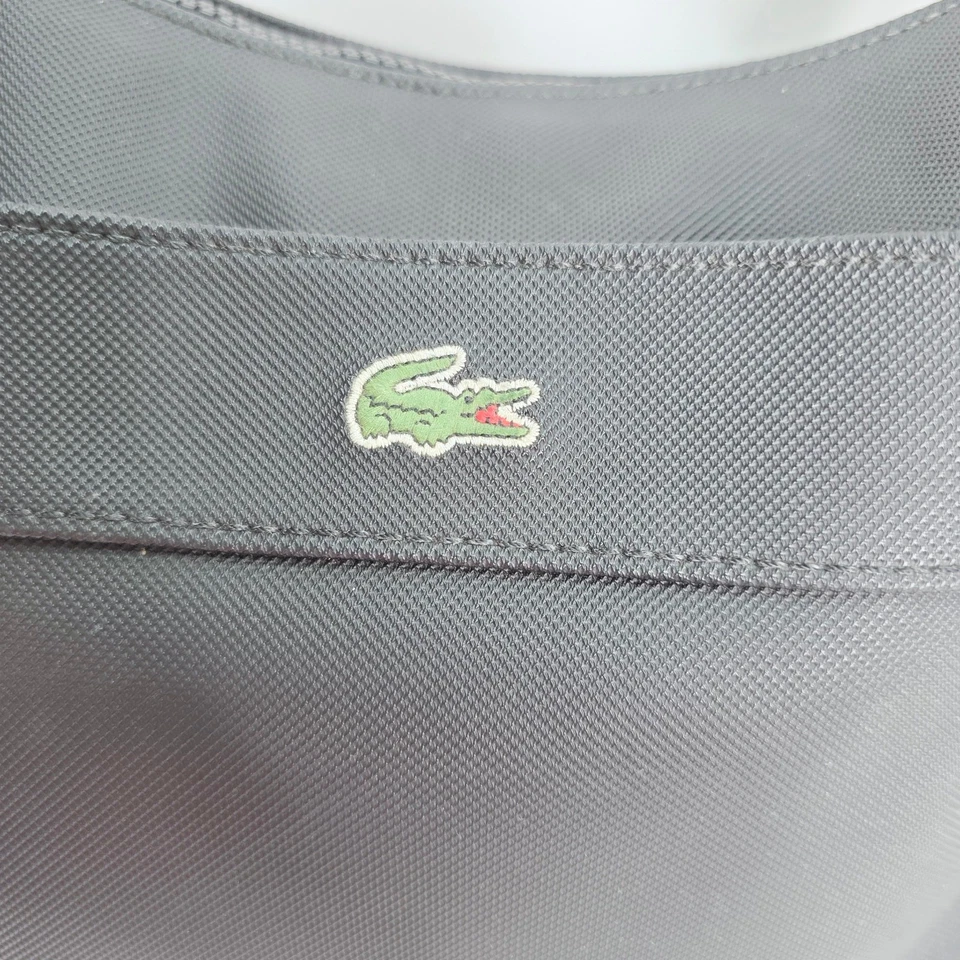 Bolso de hombro cruzado Lacoste negro para mujer ajustable forrado con correa cremallera superior Foto 4 de 4