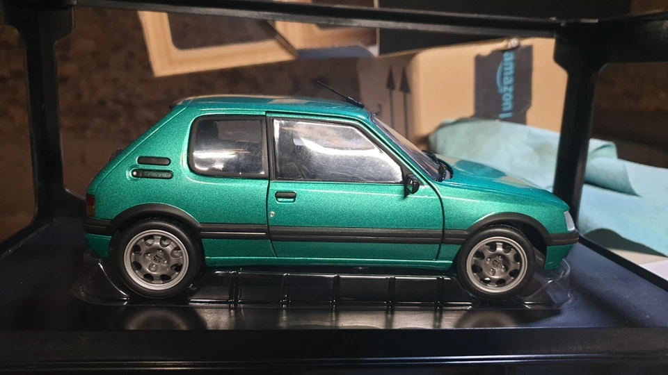 peugeot 205 gti griffe 1/18 norev - Photo 4/4