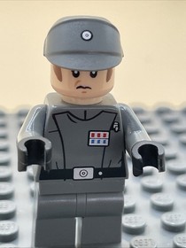 Lego Imperial Officer 75055 Captain - Commander Star Wars Minifigure