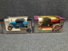 Liberty Classic-set of 2- Die-Cast Metal Banks, Hank Williams  Lorrie Morgan