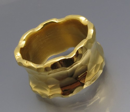 DISEÑO MADURO - ANILLO MARTILLADO - HECHO A MANO - ÚNICO DE ORFEBRERÍA PROPIA - Imagen 3 de 5
