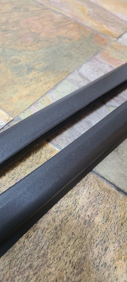 04-08 CHRYSLER PACIFICA IZQUIERDA Y DERECHA UN PILAR PARABRISAS MOLDEADO MOPAR GENUINO Foto 3 de 4