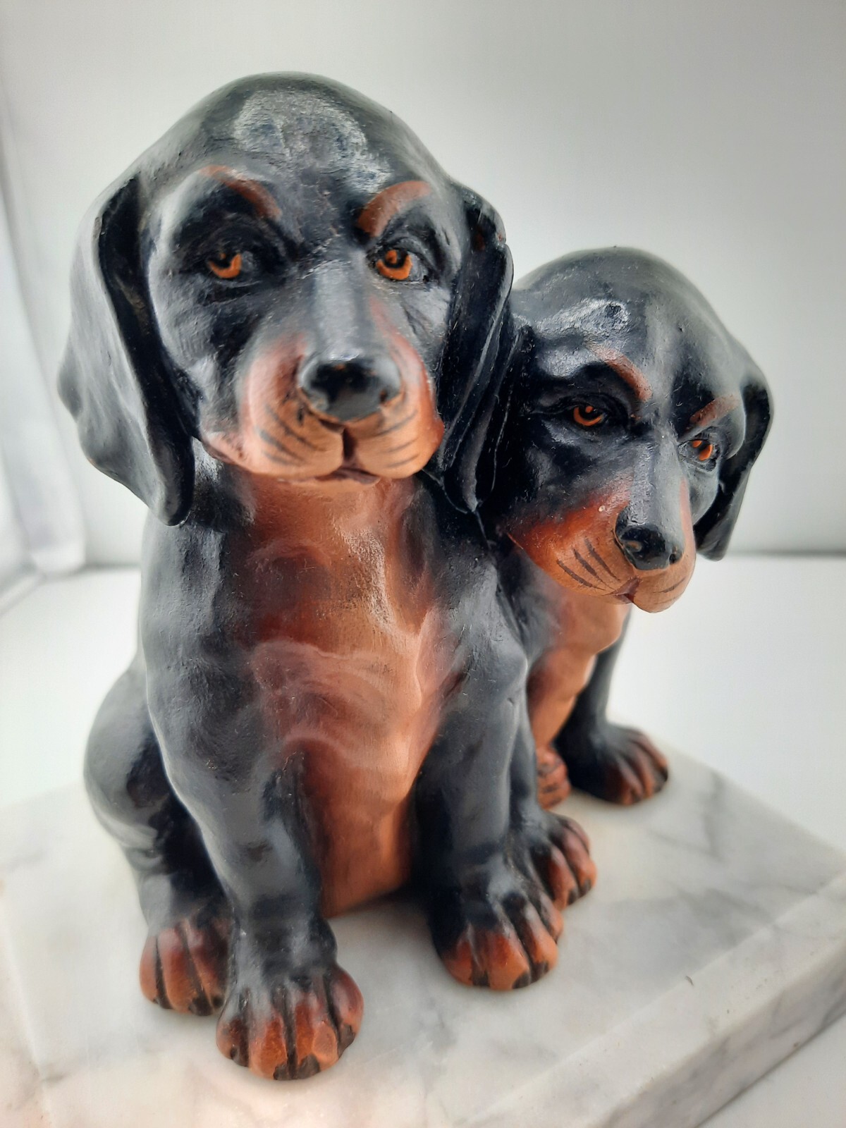 Hunde Rottweiler Skulptur + Marmorsockel - 1900 - Plastik Keramik Ton Porzellan