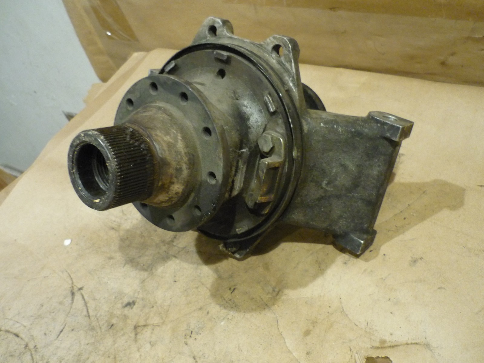 Ferrari Testarossa - Rear Suspension Upright/Hub Holder) - P/N 125973 - 135082